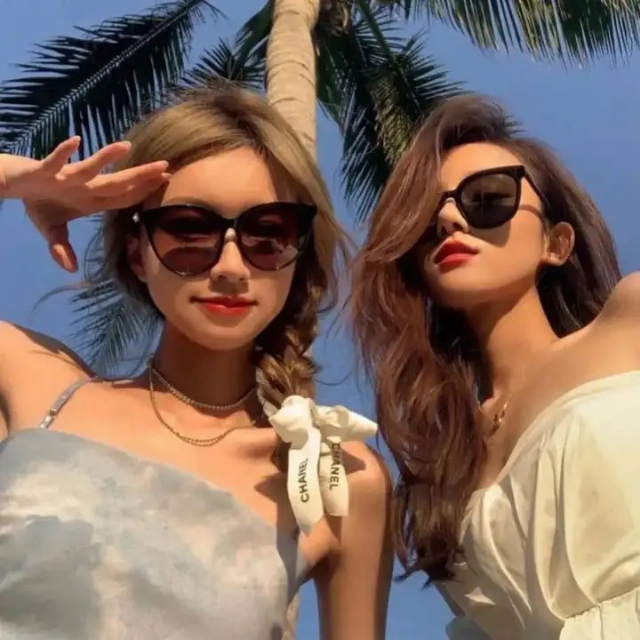 查理·布拉沃海报